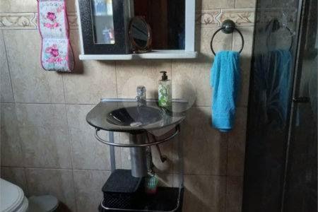 Casa com 260m² , 3 pavimentos , 6 dormitórios , 1 suíte , 3 vagas , a venda no Itaim Paulista.