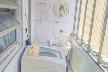 Apartamento na Consolação com 2 quartos, varanda, sem vaga.