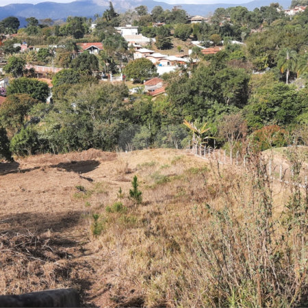 Terreno em Atibaia com 2.090 metros, ótimo para fazer chácara, excelente localização, aceita financiamento