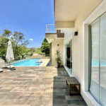 Magnífica Casa Contemporânea na Fazendinha - 4dorms | 3 Suites | Gourmet, piscina, lareira, hóspedes, escritório! Muito Verde e Tranquilidade em um dos melhores condominios da Região .