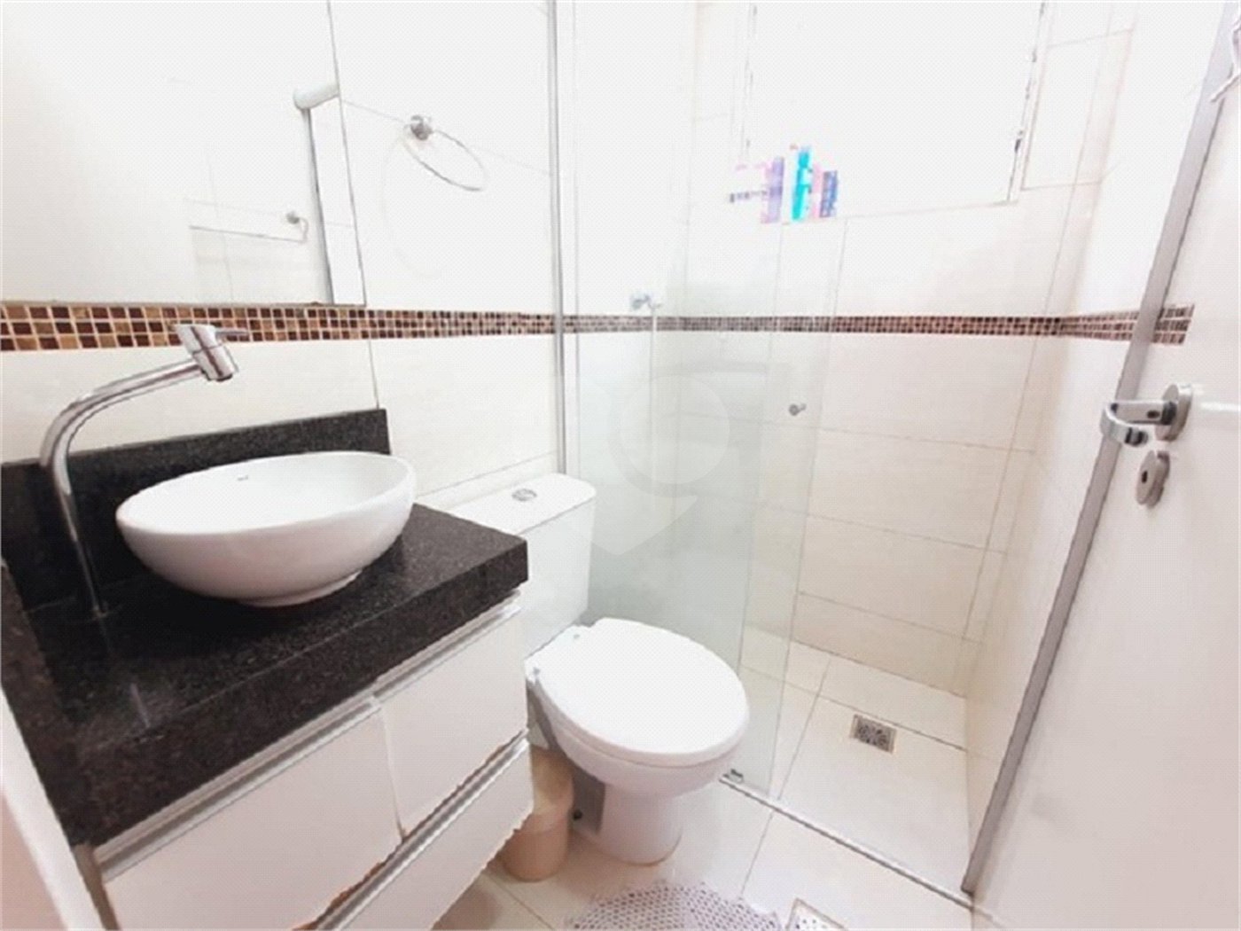 Apartamento no Condomínio Monte Azul .