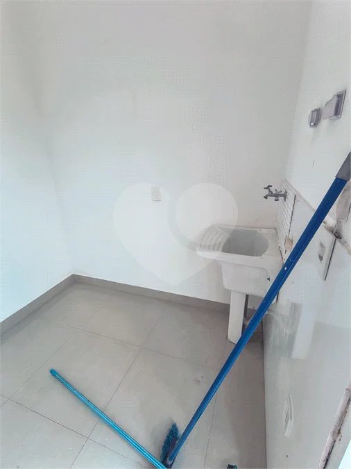 Casa com Suíte Master, Closet, Piscina e Espaço Gourmet Próxima ao Parque Ecológico- 03 quartos -com quintal