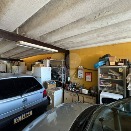 Casa com salão comercial, á venda, em São Carlos-SP.