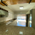 Casa térrea com piscina para venda no Condomínio Quebec.