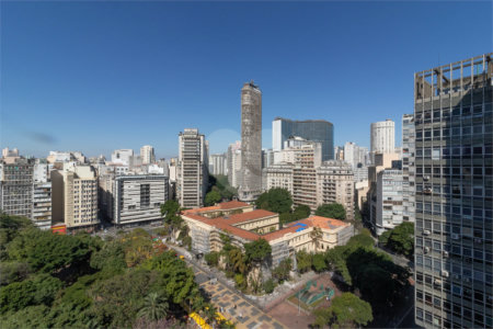 Apartamento de 68m² com 2 Quartos (1 Suíte) e 1 Vaga no Condomínio Downtown - República
