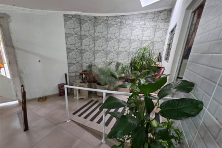 Casa com edícula no Abdelnur.