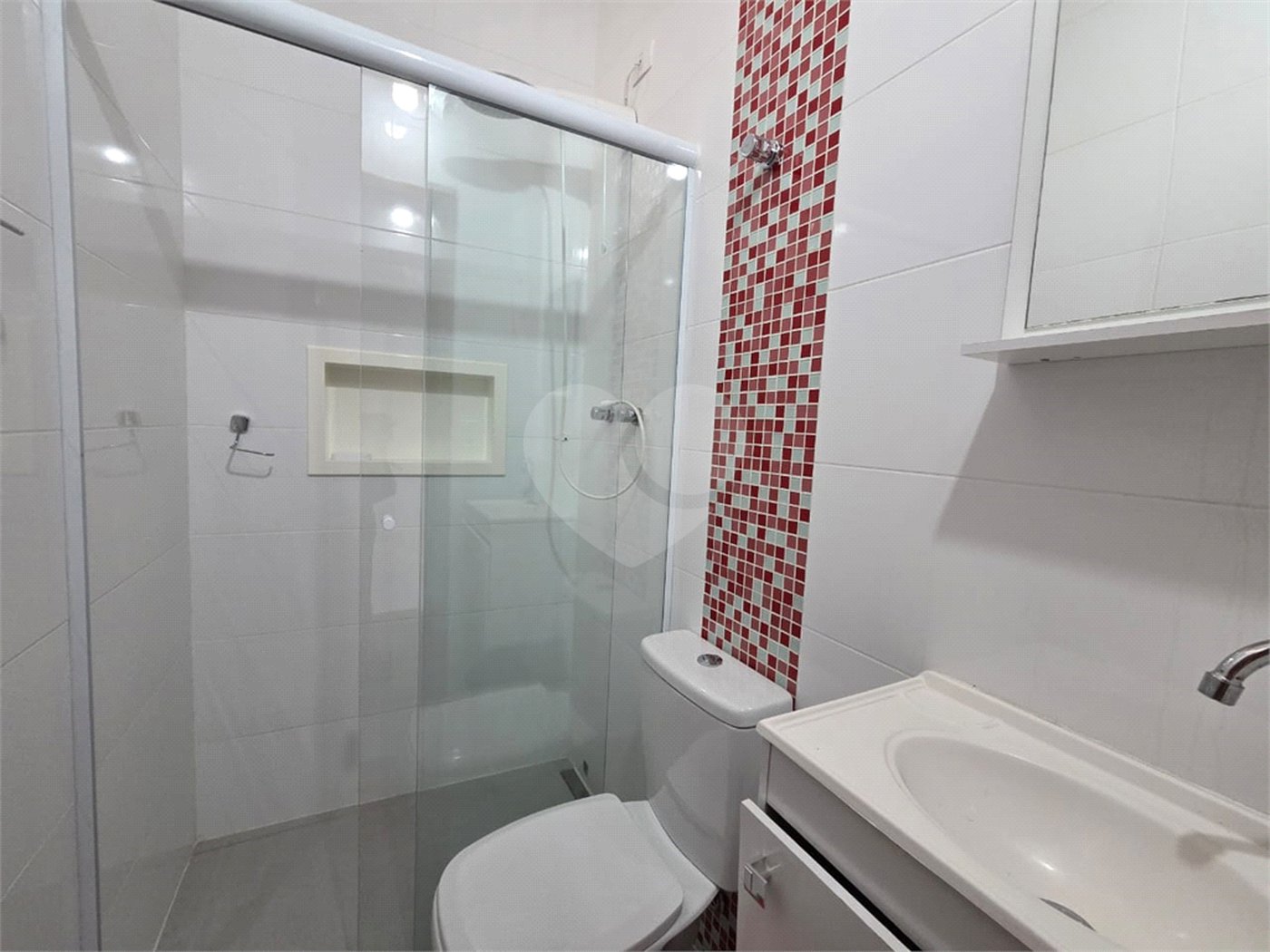 Sobrado Reformado 3 Dorms sendo 1 Suíte e 2 Vagas