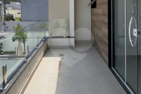 Casa duplex com 4 quartos, piscina e área gourmet, em condomínio com lazer completo e localização estratégica ao lado do Park Shopping.