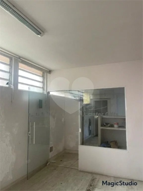 Casa comercial com 300m², 5 quartos, 2 vagas, para locação no Campo Belo!