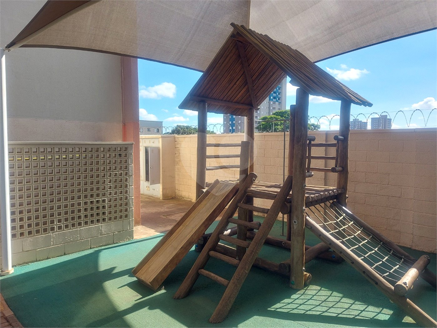 Apartamento Mobiliado no Condomínio Portal do Sol, na Avenida Getúlio Vargas