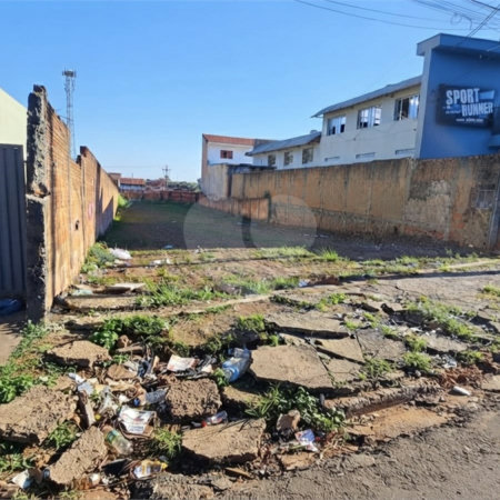 Oportunidade Comercial: Terreno de 525m² em Localização Estratégica no Parque Sissi!