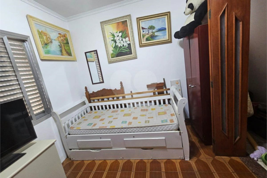 Casa Térrea na Vila Formosa de 233m2 com 3 dorms, 1 suíte, 3 banheiros e 4 vagas. Estuda permuta.