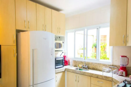 Sobrado com 180m² , 3 dormitórios , sendo 3 suítes , 3 vagas de garagem , churrasqueira e Jardim de inverno , à venda na Vila Scarpelli , Santo André.