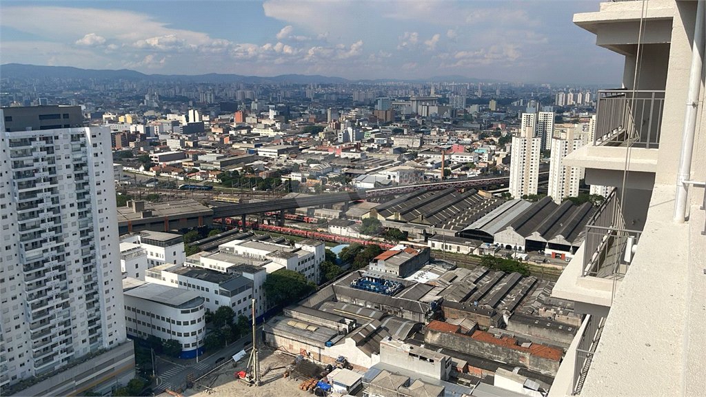 Apartamento á venda no 31o. andar com 126,53m2 COM VISTA PANORÂMICA PERMANENTE para a SERRA DA CANTAREIRA E PAULISTA, com 3 suítes e 2 vagas, Condomínio Clube,próximo do metro Brás. Estuda Proposta