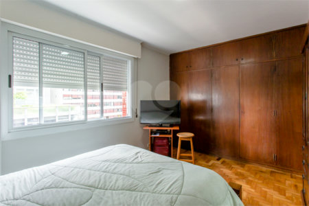 Apto Reformado prox à Av.Paulista - 230m2 /4 Suítes + Escritório/3 Vagas de garagem