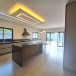 Casa NOVA com 03 suítes , piscina e condomínio com lazer completo!
