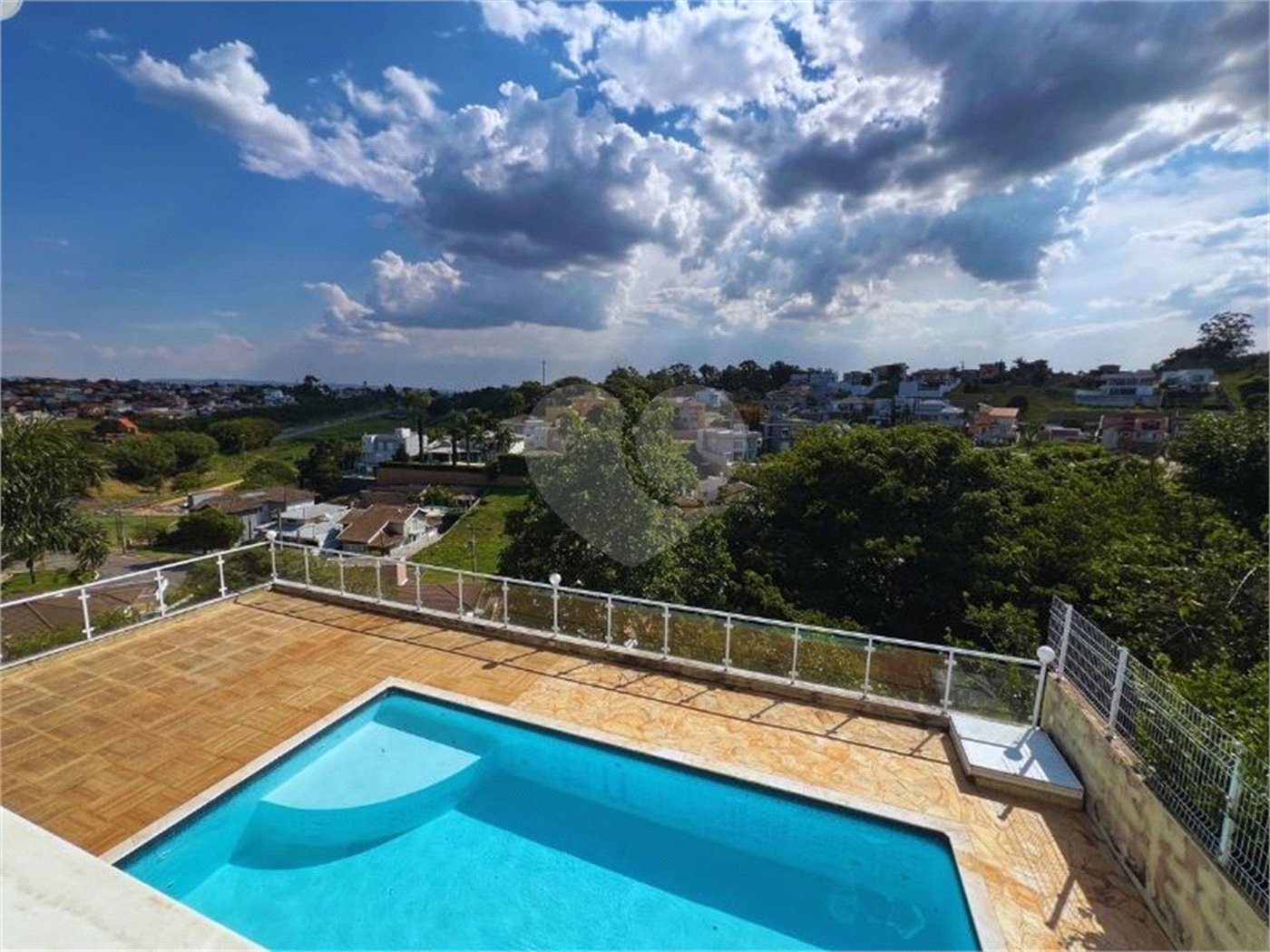 Apresento essa belíssima casa no Condomínio Delle Stelle - Louveira SP