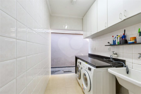 Casa à venda com 4 quartos, sendo 2 suítes, em Interlagos, São Paulo, SP