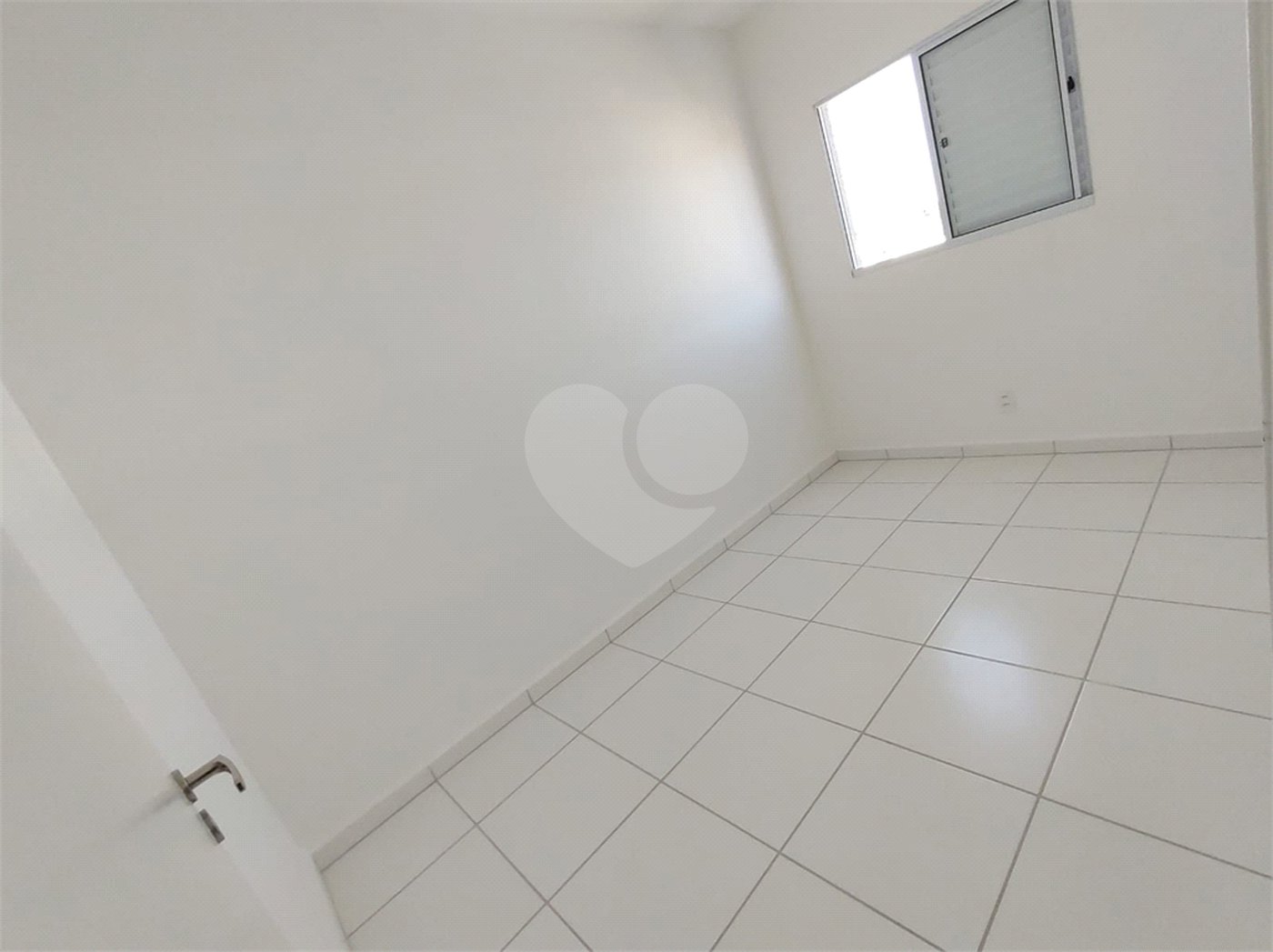 Apartamento no Condomínio Parque das Acácias.