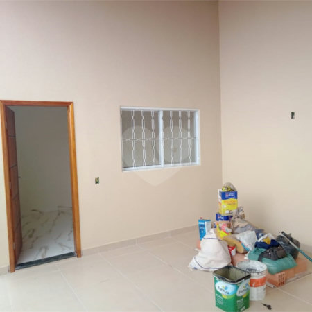 Casa á venda, com 02 Dormitórios, em Jardim Medeiros.