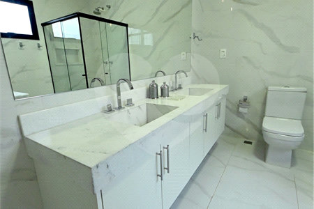 Indaiatuba - SP - Condomínio Helvetia Park - 490 m² Terreno - Sobrado com 307 m² de Área Construída - Escritório com móveis planejados - Sala de estar e jantar ampla e integradas - Cozinha planejada completa, com eletrodomésticos (cooktop, forno, coifa, geladeira, microondas) - Lavanderia