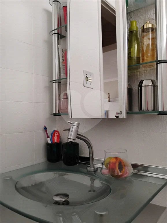 Vende-se apartamento no Jardim Aeroporto com 03 dormitórios