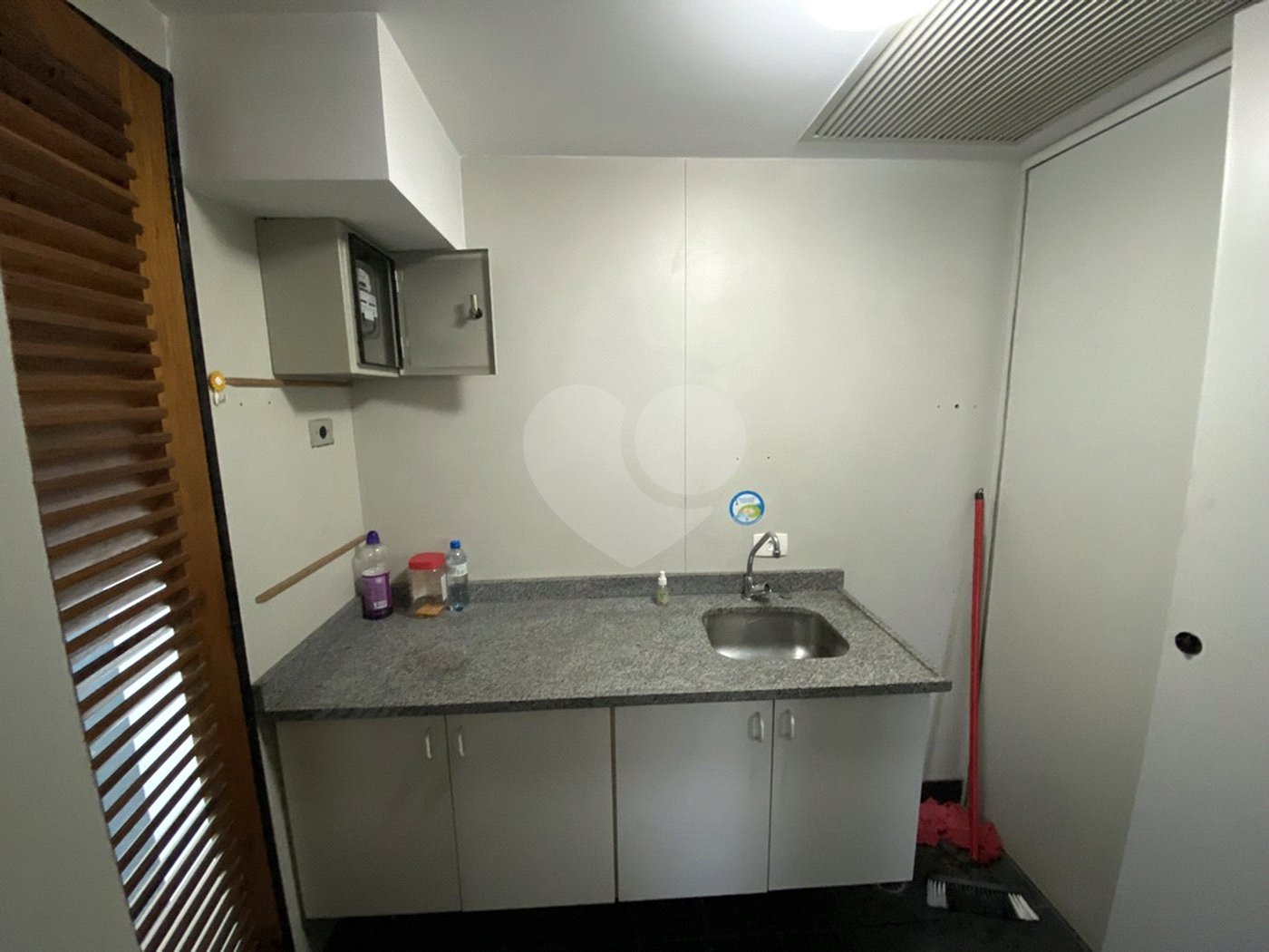 Conjunto comercial com 146m², 3 vagas, à venda no Brooklin
