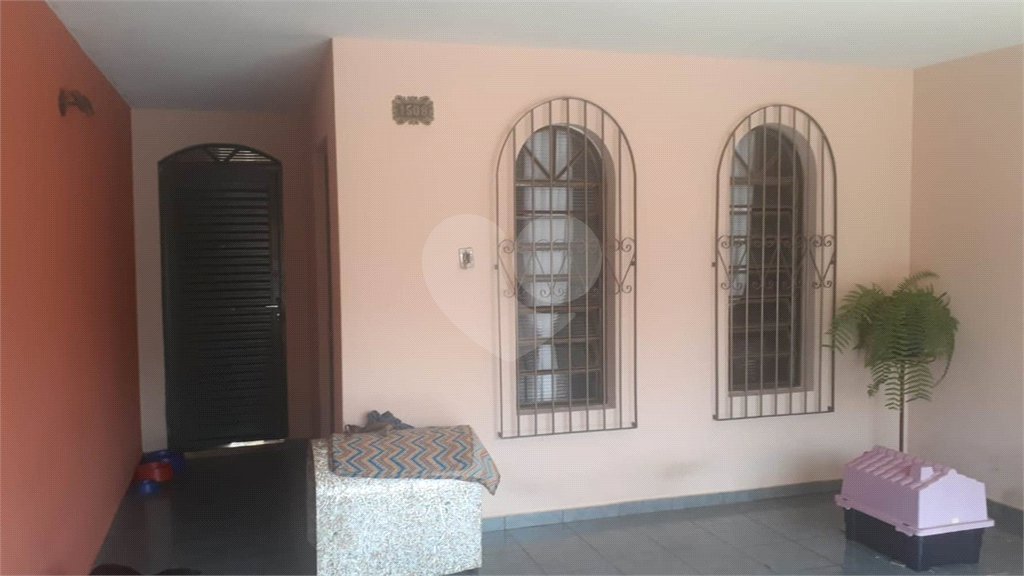 Casa térrea no Jardim Beatriz.