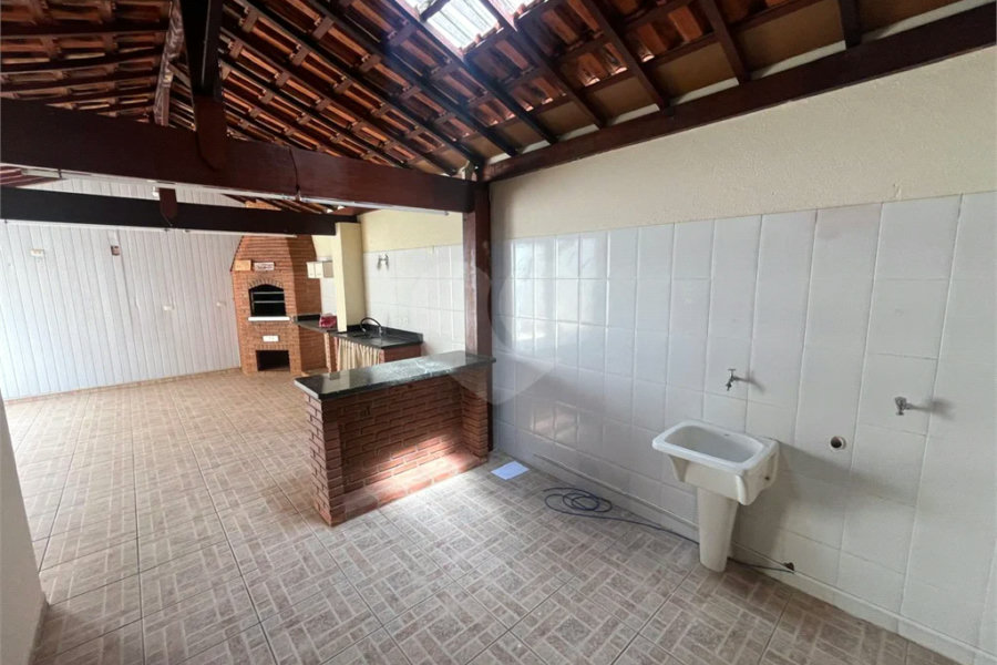 Casa Assobradada à Venda – Conforto, Excelente Acabamento e Localização Central