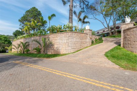 Casa à venda com 4 suítes no condomínio Vale da Santa Fé, Vinhedo - SP