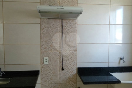 Apartamento no Condomínio Monte Azul.