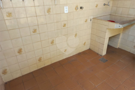 Casa Térrea com 3 dormitórios, sendo 1 suíte.