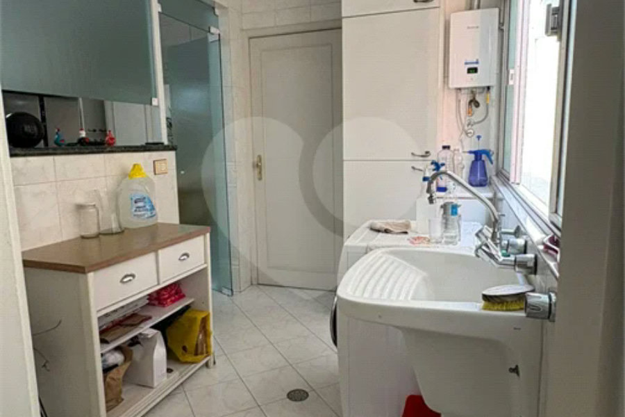 Apartamento Amplo e Mobiliado, 3 Dormitórios, 2 Vagas, Próximo à Paulista