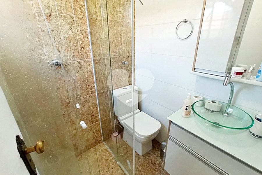 Casa Santa Teresinha | 4 Suítes | 280m² | 3 Vagas | Excelente Localização