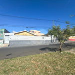 Linda Casa com Comercio ao lado independente.