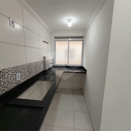 Apartamento à venda com 2 quartos e 1 vaga na Vila Nova Bonsucesso