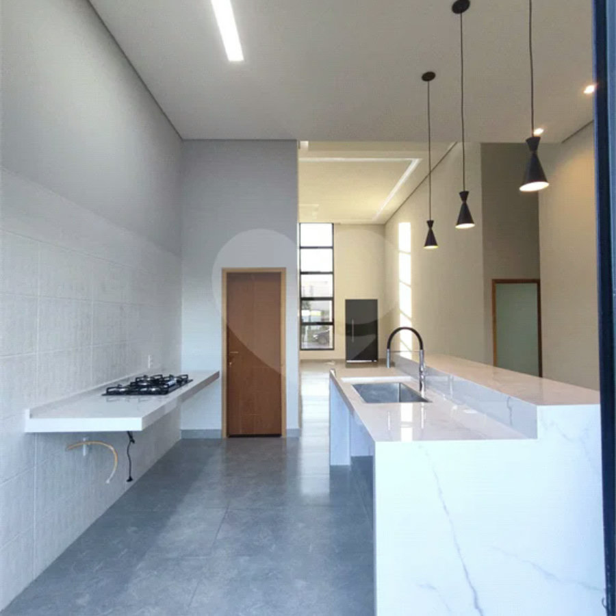Casa com Piscina no Condomínio Lagos D'Icarai em Salto/SP