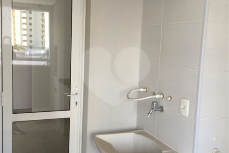 Condomínio Biografia Apartamento com 69m2 com 2 dormitórios e 1 vaga.Aceita Permuta