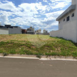 Lote à Venda em São Carlos, no Condomínio Villeneuve I