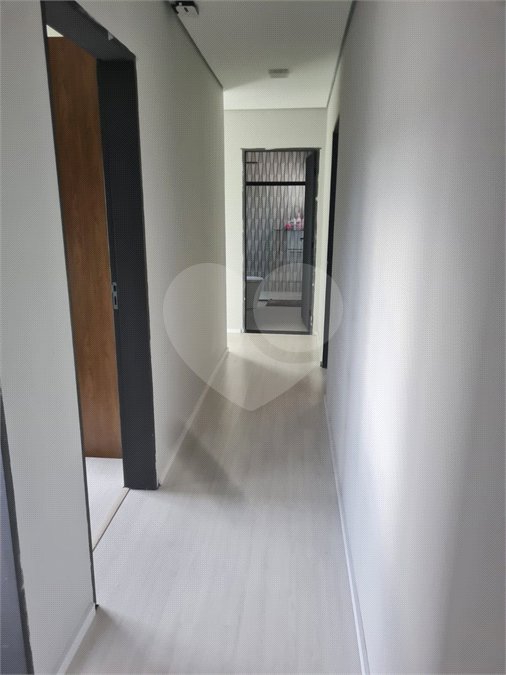 Linda casa em condomínio fechado, unindo conforto, lazer e segurança para você e sua família!