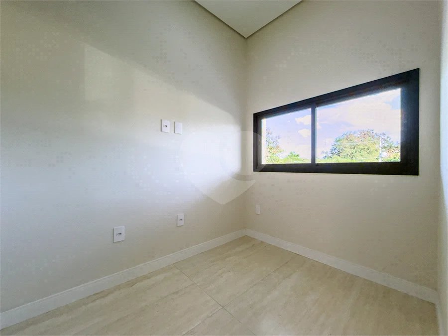 Indaiatuba - Condomínio Milano - Sobrado - 350 m² de terreno - 240 m² de área construída - 4 vagas de garagem, sendo 2 cobertas - Salas de estar e jantar integradas - 3 suítes com closet e varanda no pavimento superior - Escritório no térreo - Espaço gourmet com churrasqueira - Banheiro externo