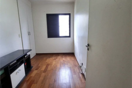 Apartamento à venda com 3 quartos, sendo 1 suíte, em Jardim Londrina, São Paulo, SP