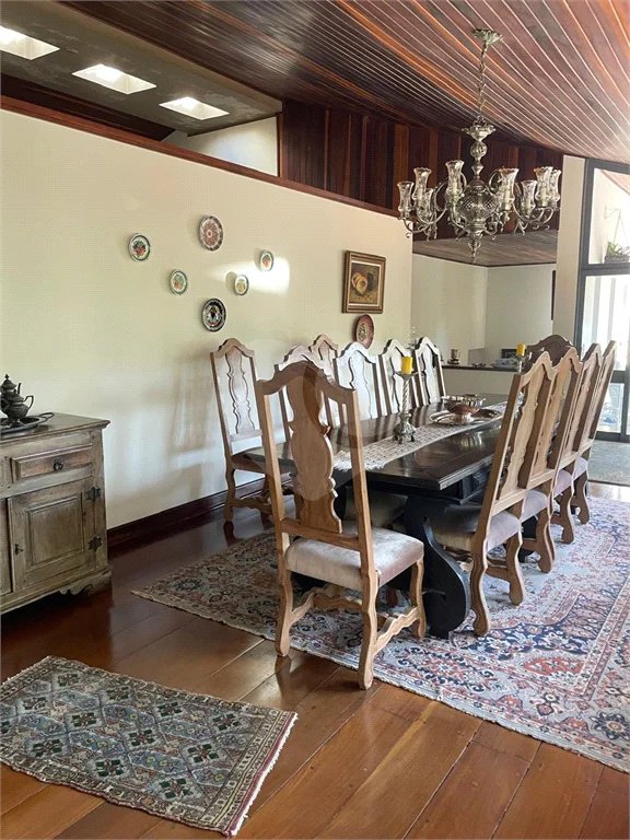 Casa à venda, 742 m², com piscina, 5 suítes, em Embu das Artes