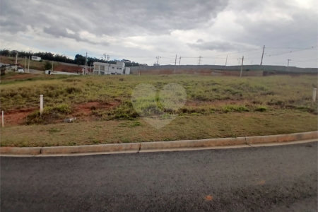 Lote com 376 m² à Venda em Condomínio Fechado