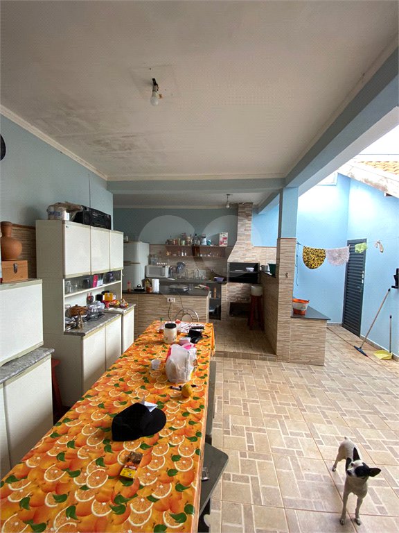 Casa Térrea com 2 dormitórios, sendo 1 suíte.