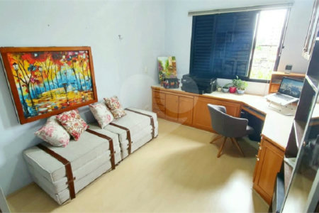 Apartamento à venda no Planalto Paulista de 147m² com 3 suítes e 3 vagas.