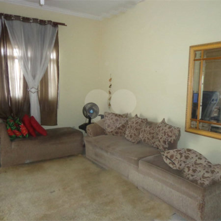 Casa Térrea com 3 dormitórios, sendo 1 suíte.
