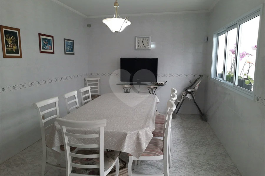 casa térrea na Vila Romana, 07 vagas de garagem, 4 quartos,, sendo 1 suíte amplo quintal.