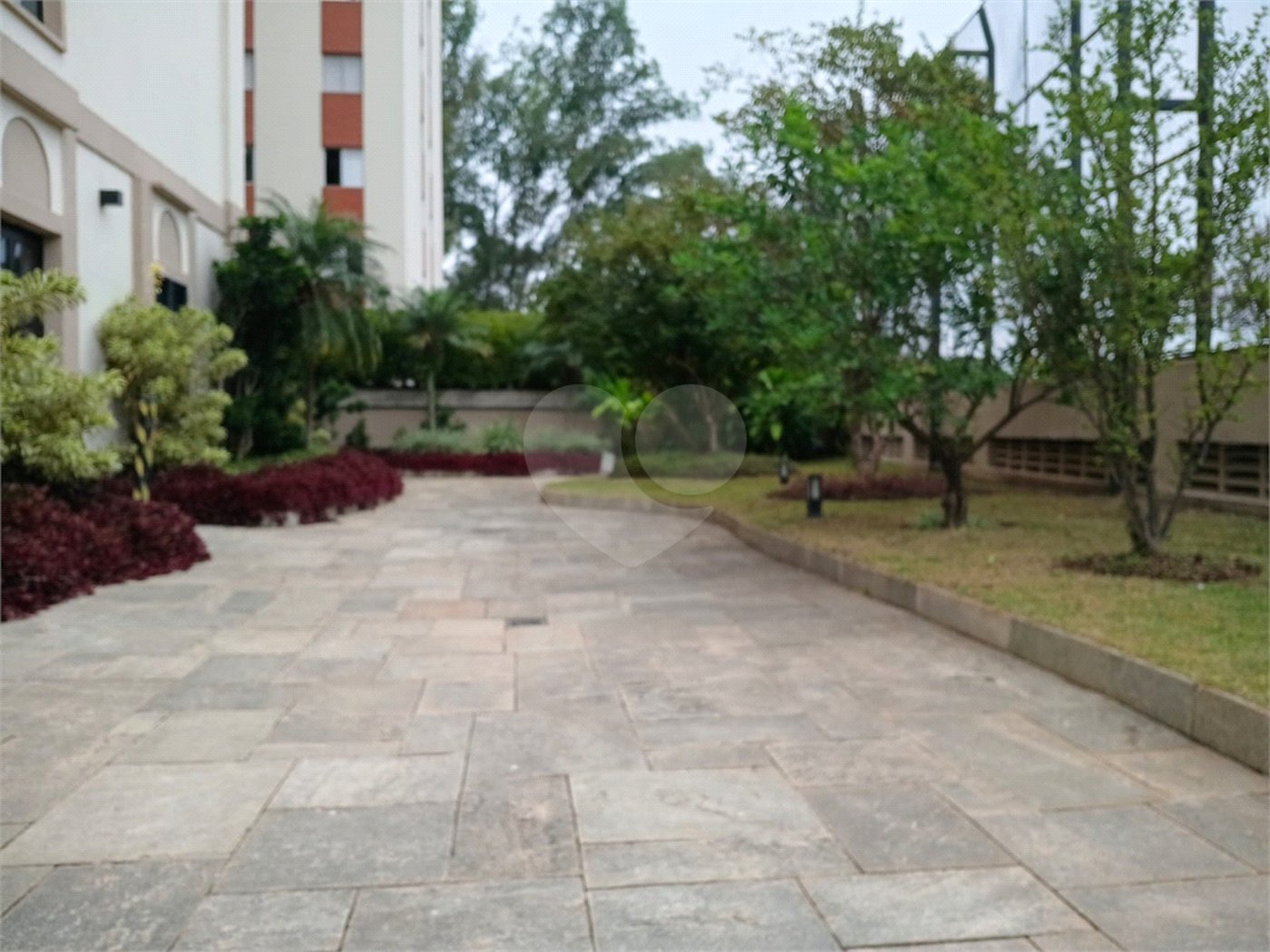 Apartamento à venda com 3 quartos, sendo 1 suíte,  em Jardim Marajoara, São Paulo, SP