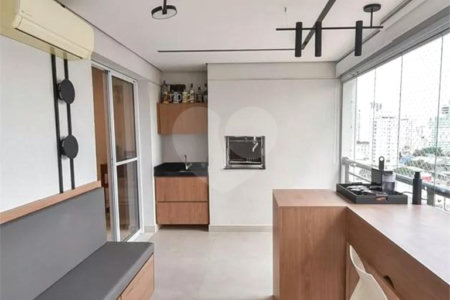Apartamento no Ipiranga de 94m2 com 2 dorms, 1 suíte, 3 banheiros, 2 vagas. Estuda permuta.